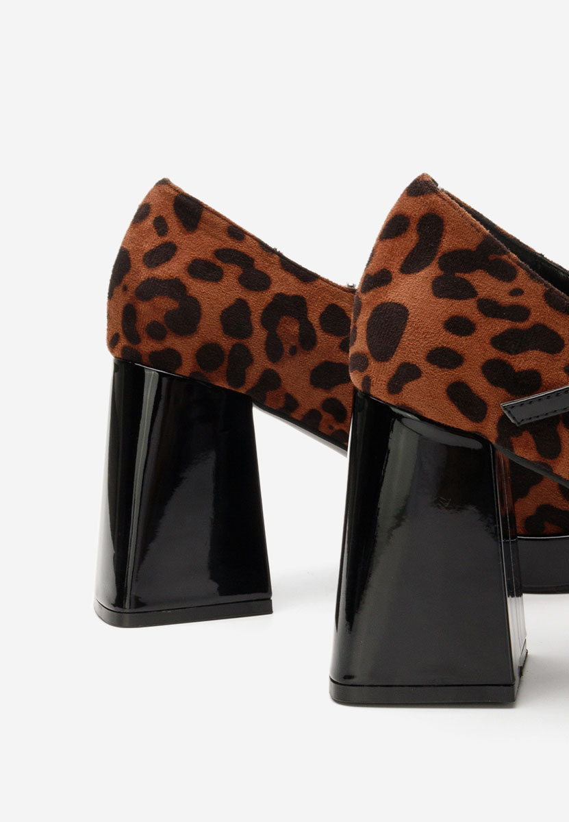 Salonke na blok petu Elany leopardi