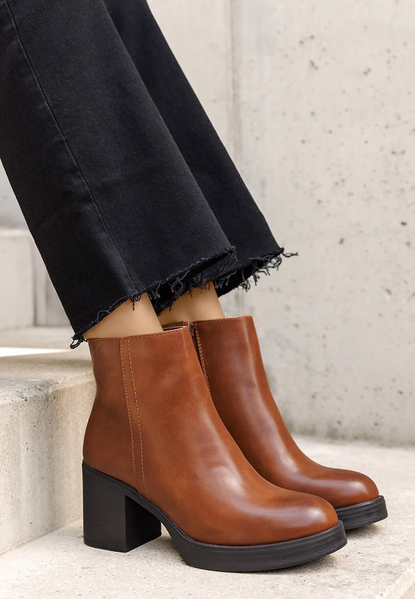 Gležnjače na block petu Denisia deva