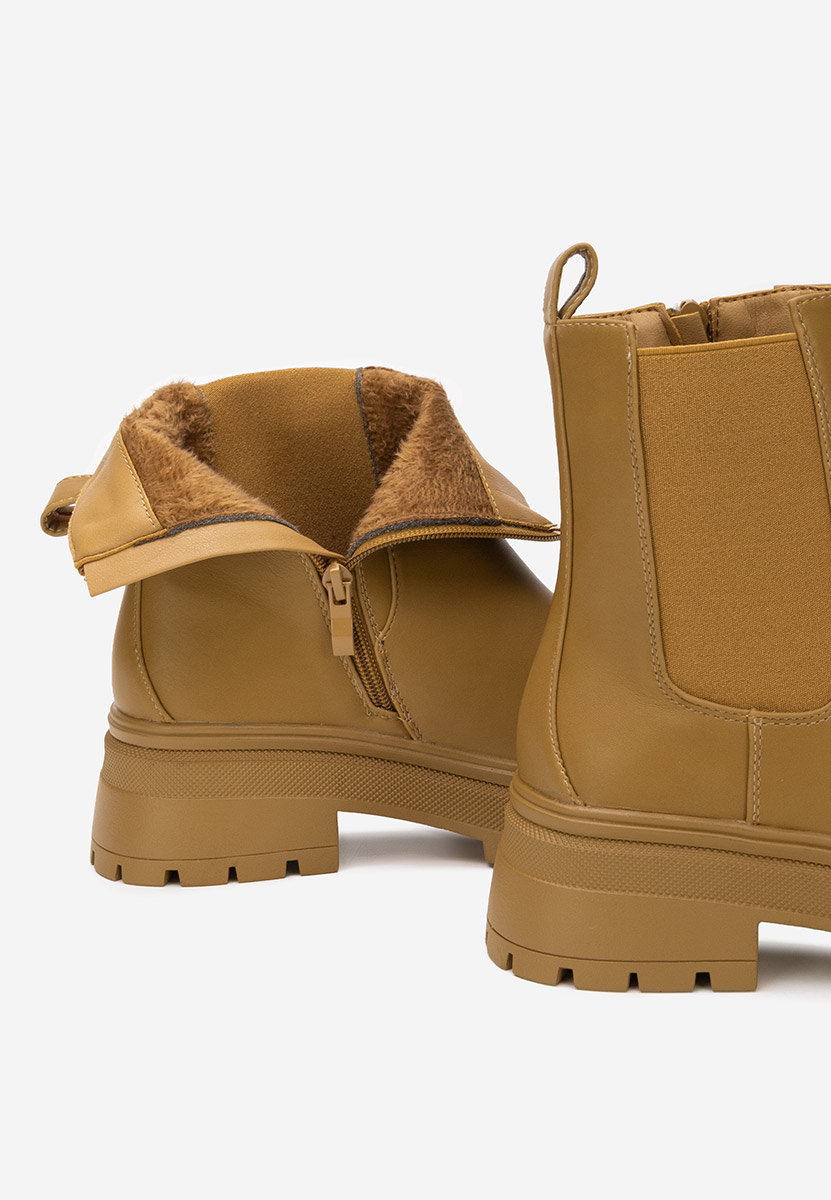 Chelsea polučizme Novria kaki