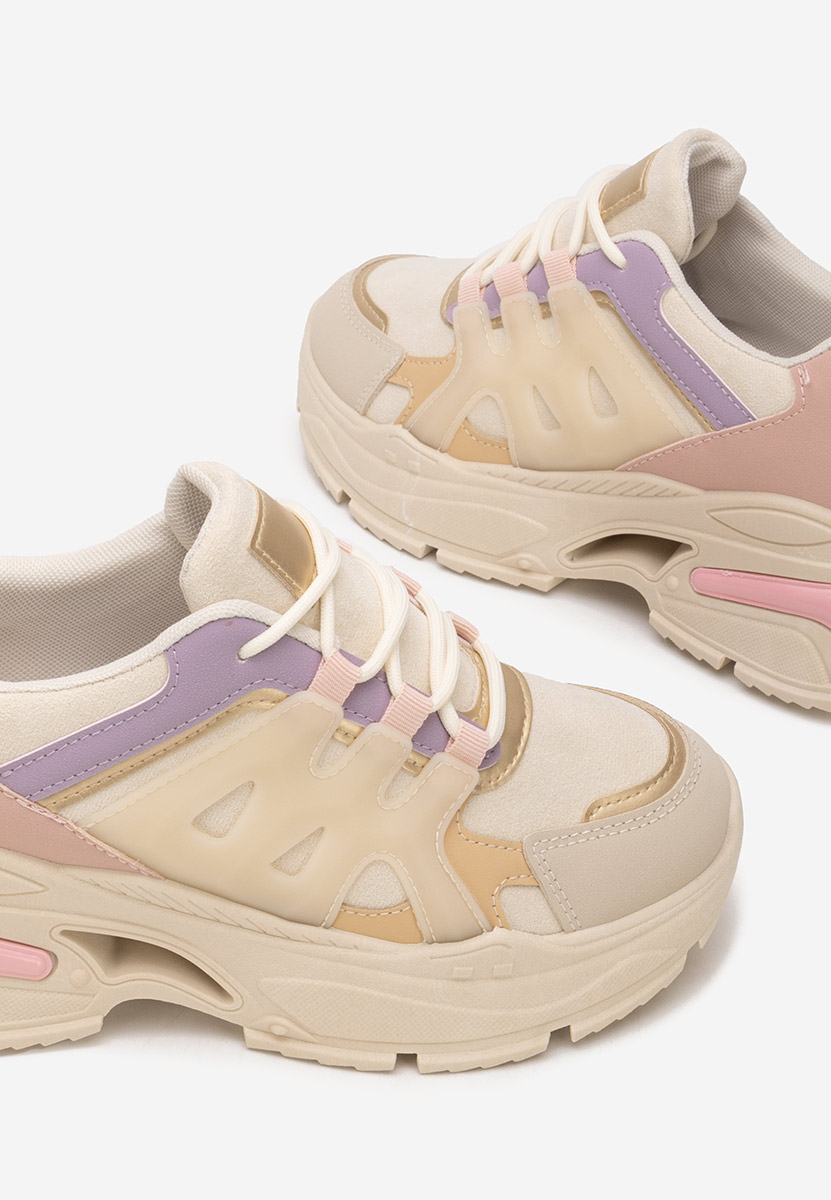 Tenisice na punu petu Alverisa Šareno