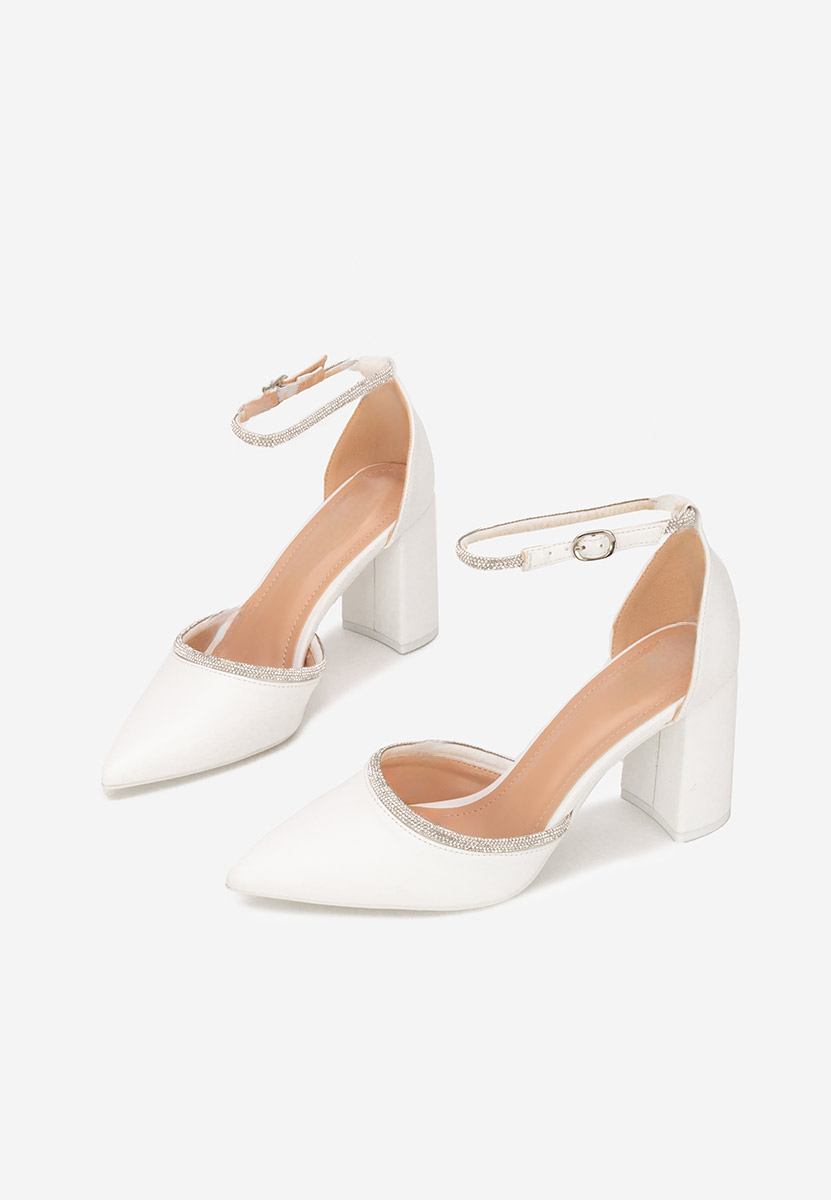 Elegantne cipele na petu Iustina bijele