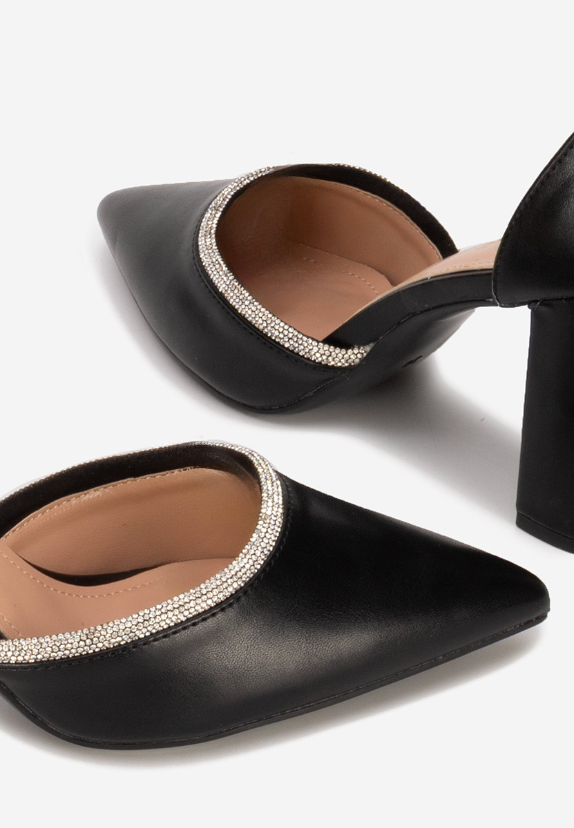 Elegantne cipele na petu Iustina crno