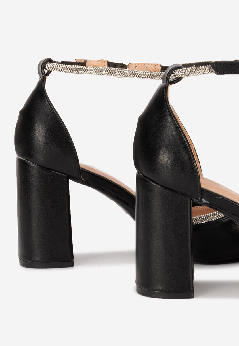 Elegantne cipele na petu Iustina crno