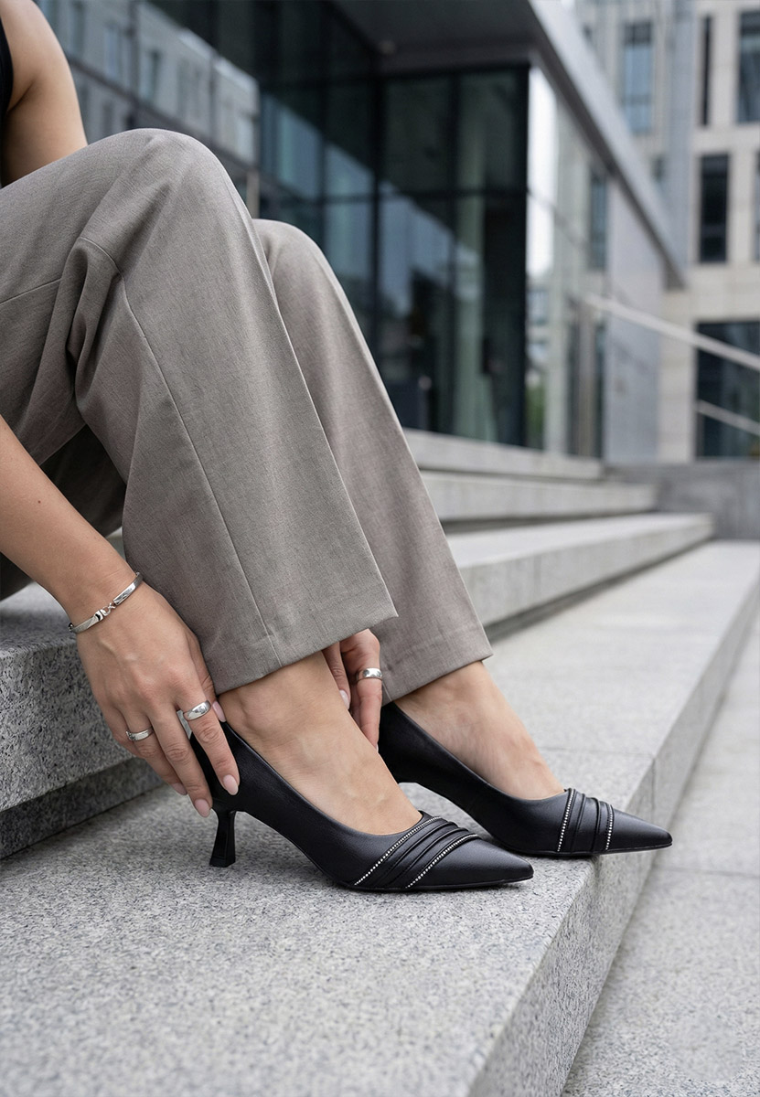 Salonke na malu petu Enolia crno