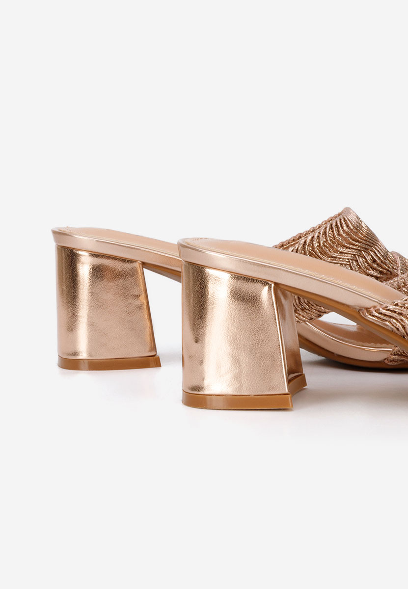 Papuče na petu Nely Šampanjac