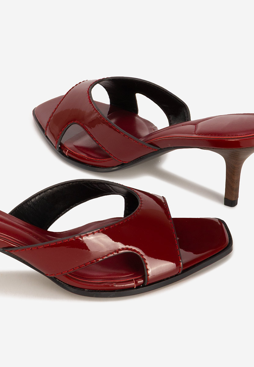 Papuče na petu Zinadia vinsko crvena