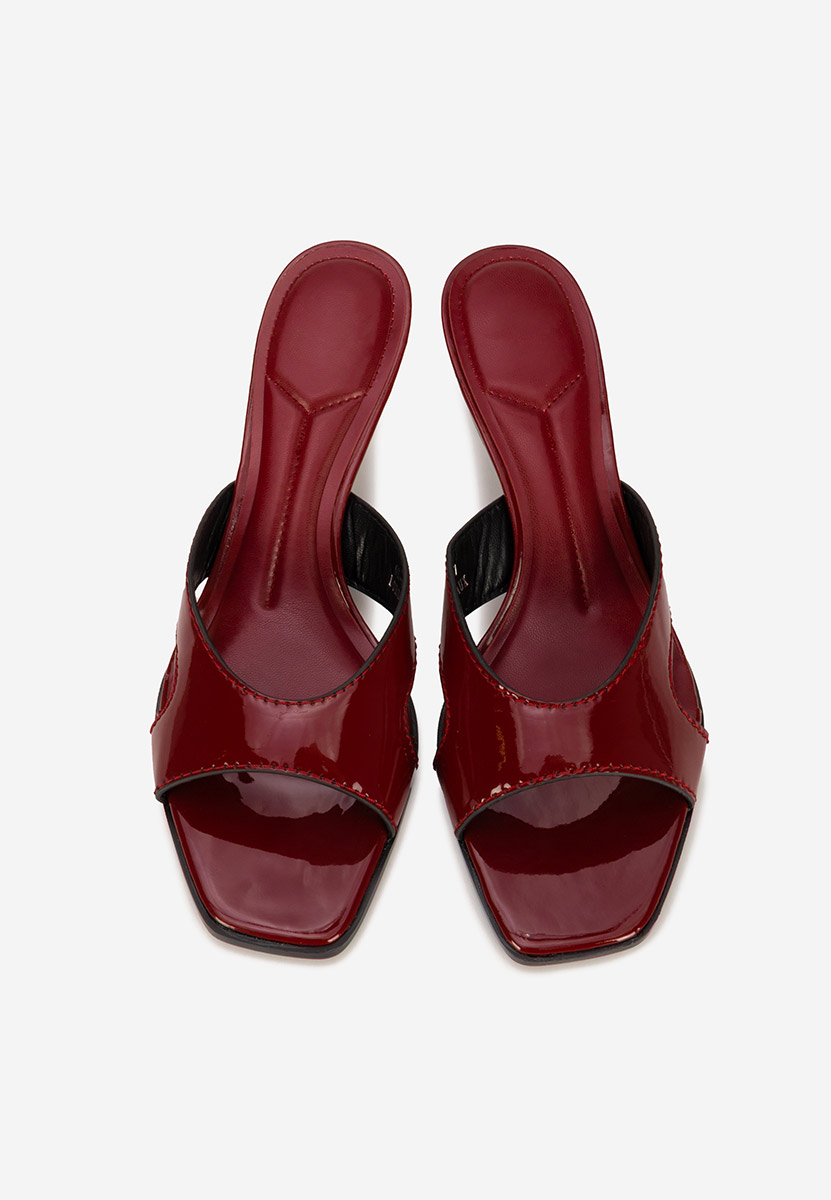 Papuče na petu Zinadia vinsko crvena